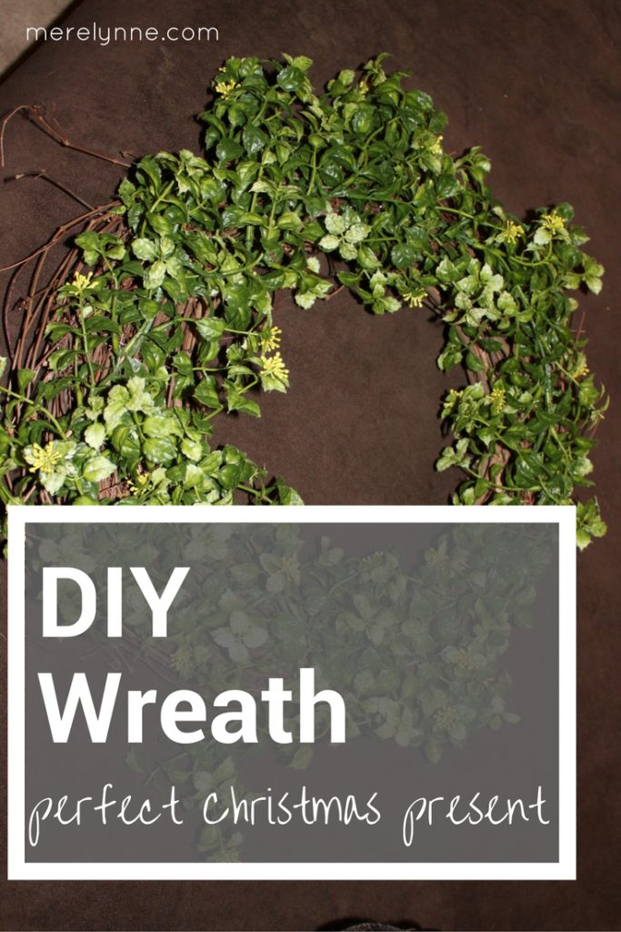 DIY Wreath, DIY Christmas present, how to make a wreath