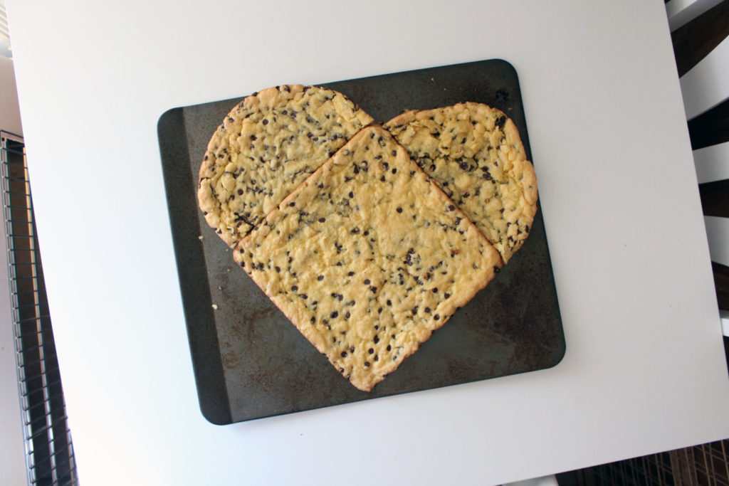 4 Ingredient Valentine's Love Cookie Cake, lazy cookie cake, cooke cake using cake mix, cake mix chocolate chip cookie, meredithrines, merelynne
